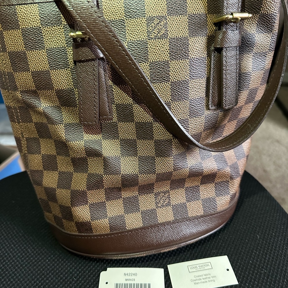 Louis Vuitton Authentic Damier Small Bucket Bag